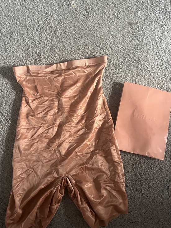 SKIMS Other - SKIMS Nude/Peach Shapewear High-Waist Short